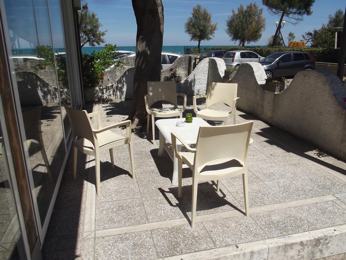 Hotel Sabbia D'Oro Pineto Exterior foto